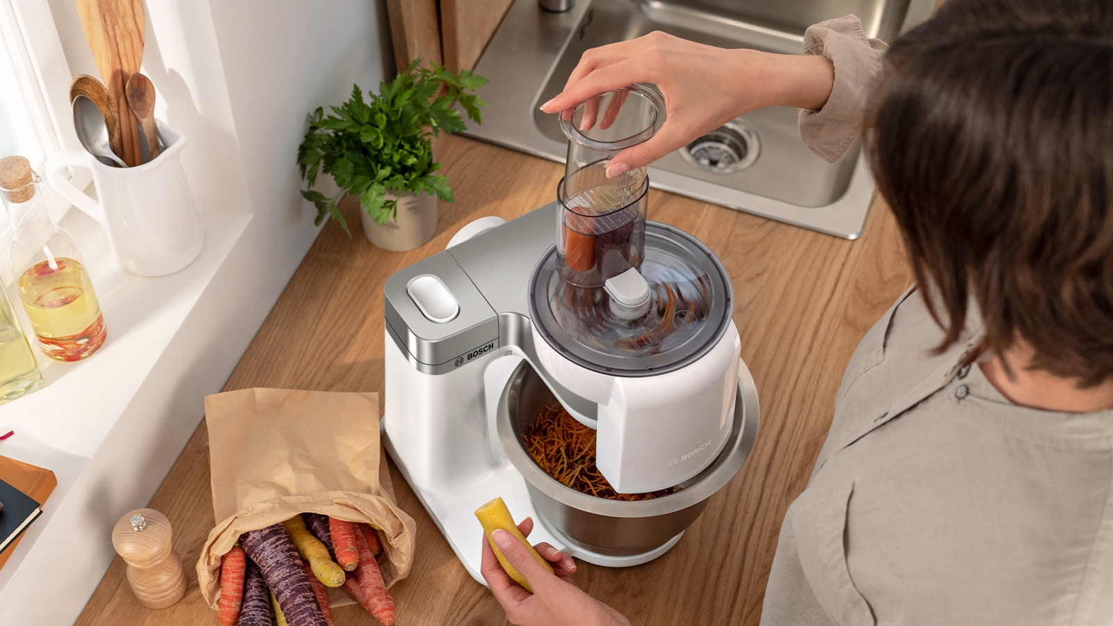 Kuhinjski robot Serija 2 MUM, 900 W, bela, srebrna MUMS2VS30
