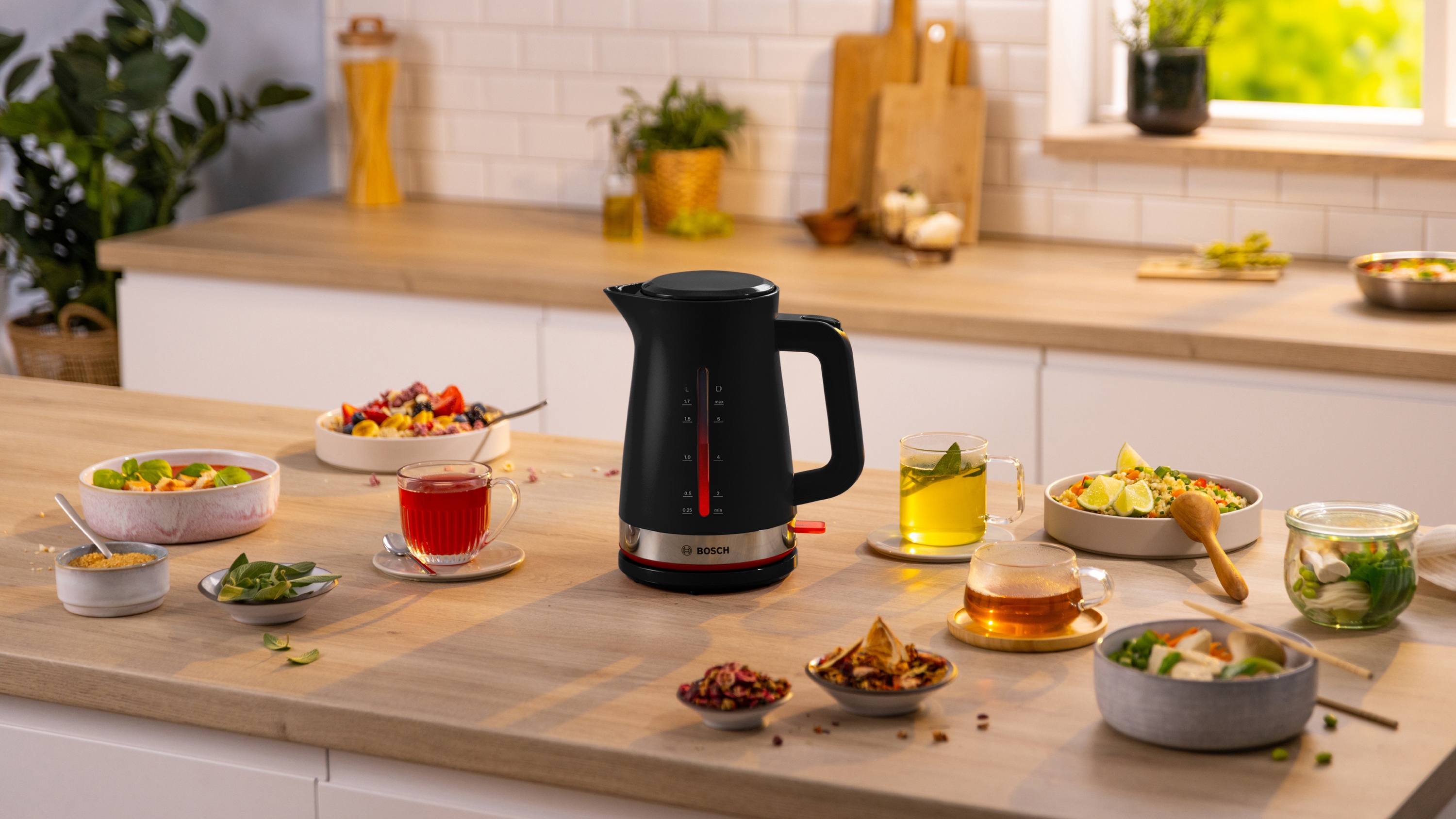 Kuvalo za vodu MyMoment Serija 4 1.7 l crna TWK4M223