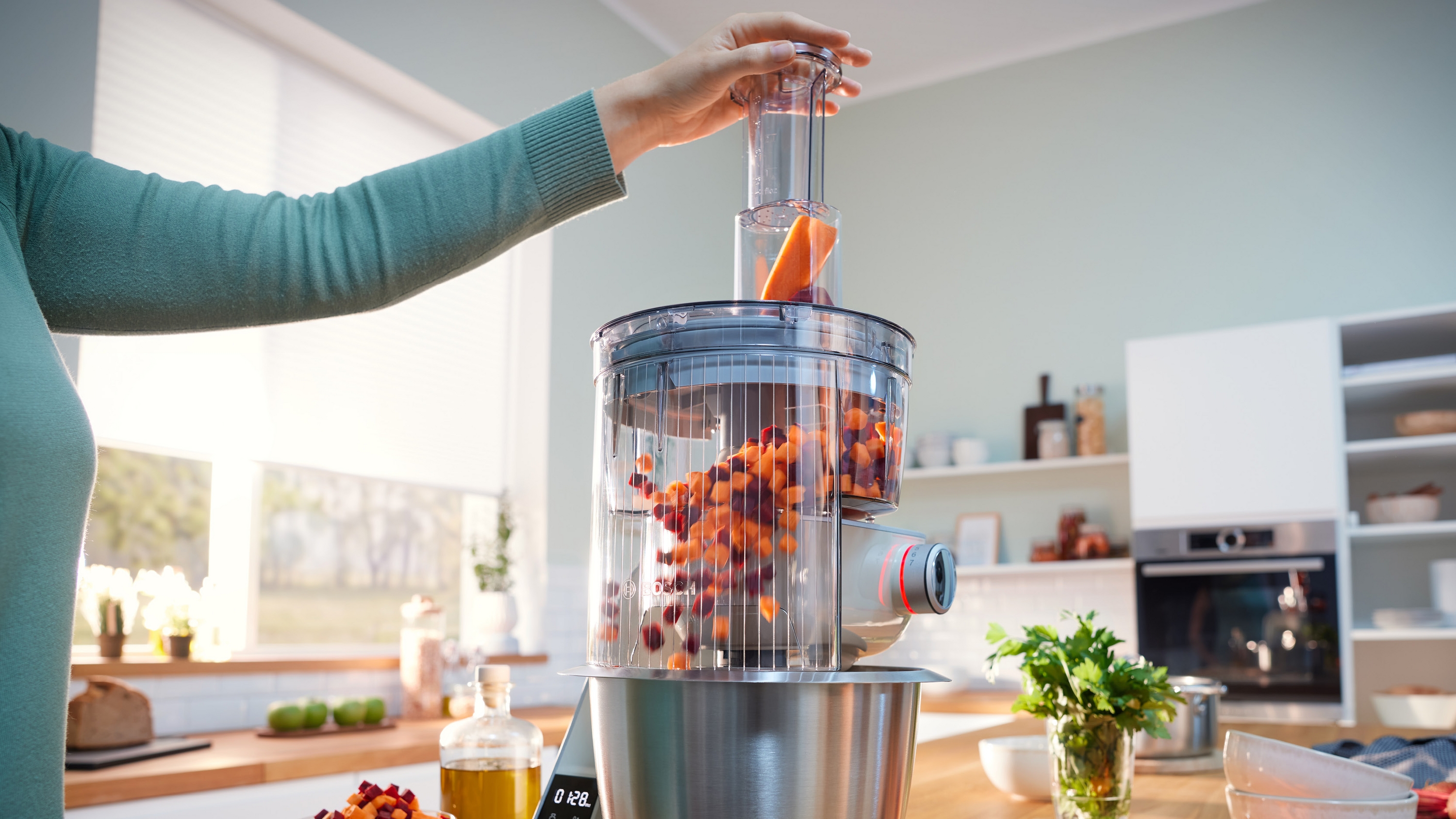 Kuhinjski robot Serija 4 MUM 5 sa integrisanom vagom, 1000 W, grafit siva MUM5XL72