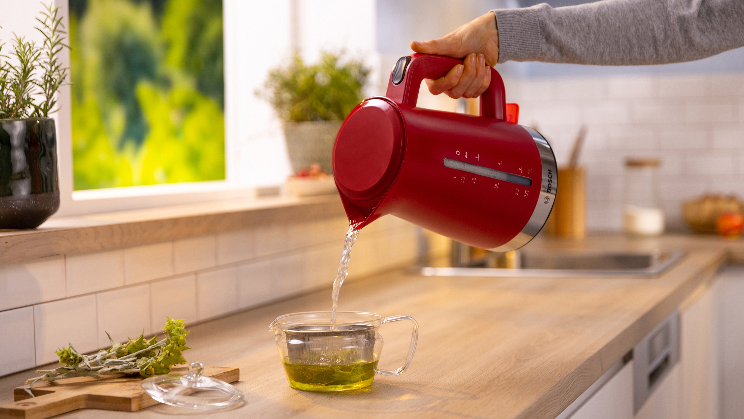 Kuvalo za vodu MyMoment Serija 4 1.7 l crvena TWK4M224