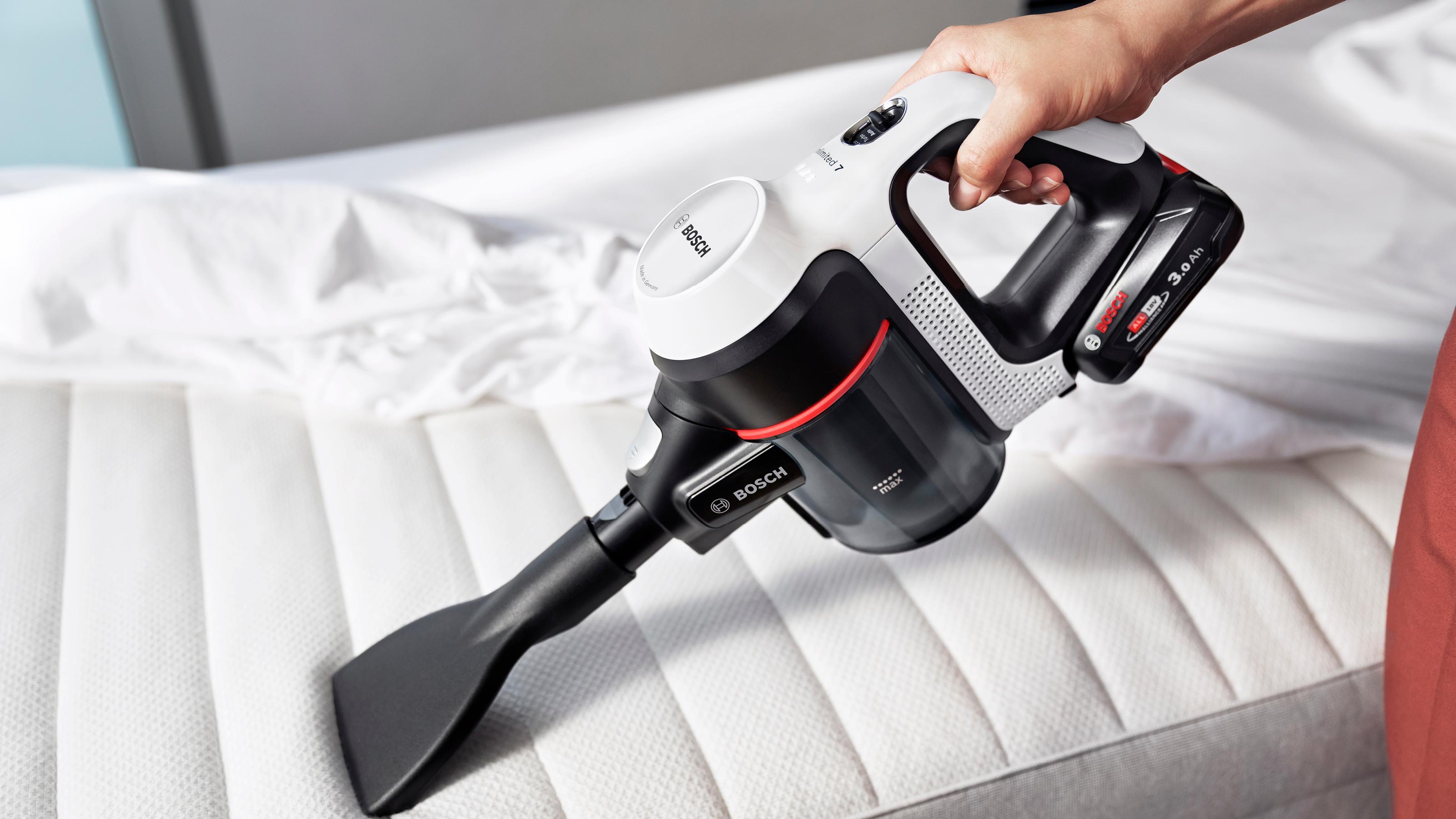 Štapni usisivač na baterije Unlimited 7 BBS711W