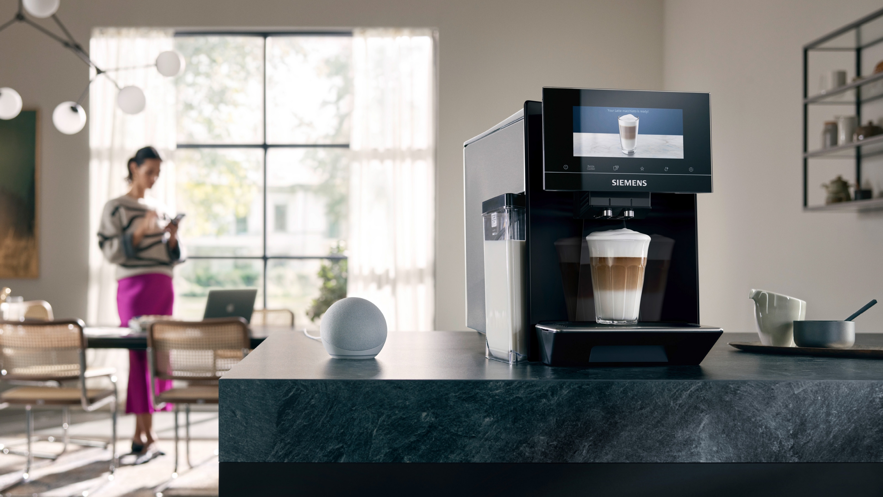 Aparat za espresso kafu EQ900 Siemens automatski u crnoj boji TQ903R09