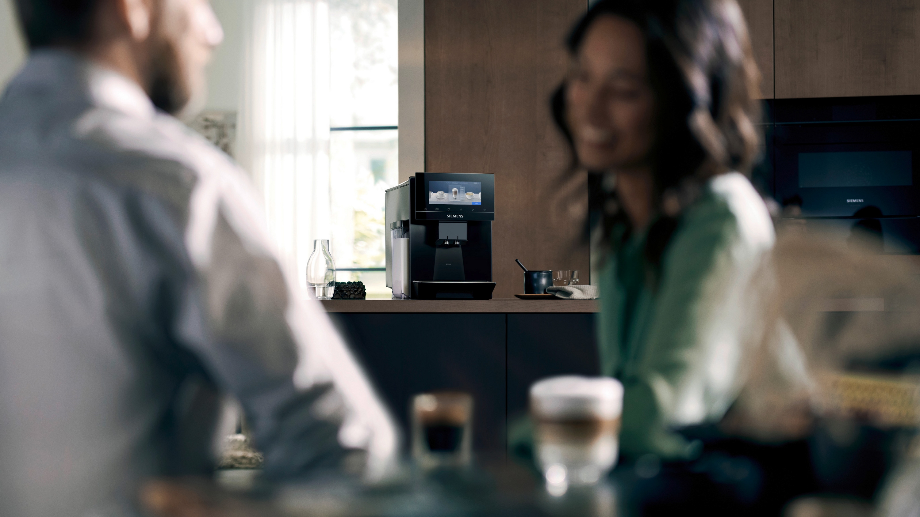 Aparat za espresso kafu EQ900 Siemens automatski u crnoj boji TQ903R09