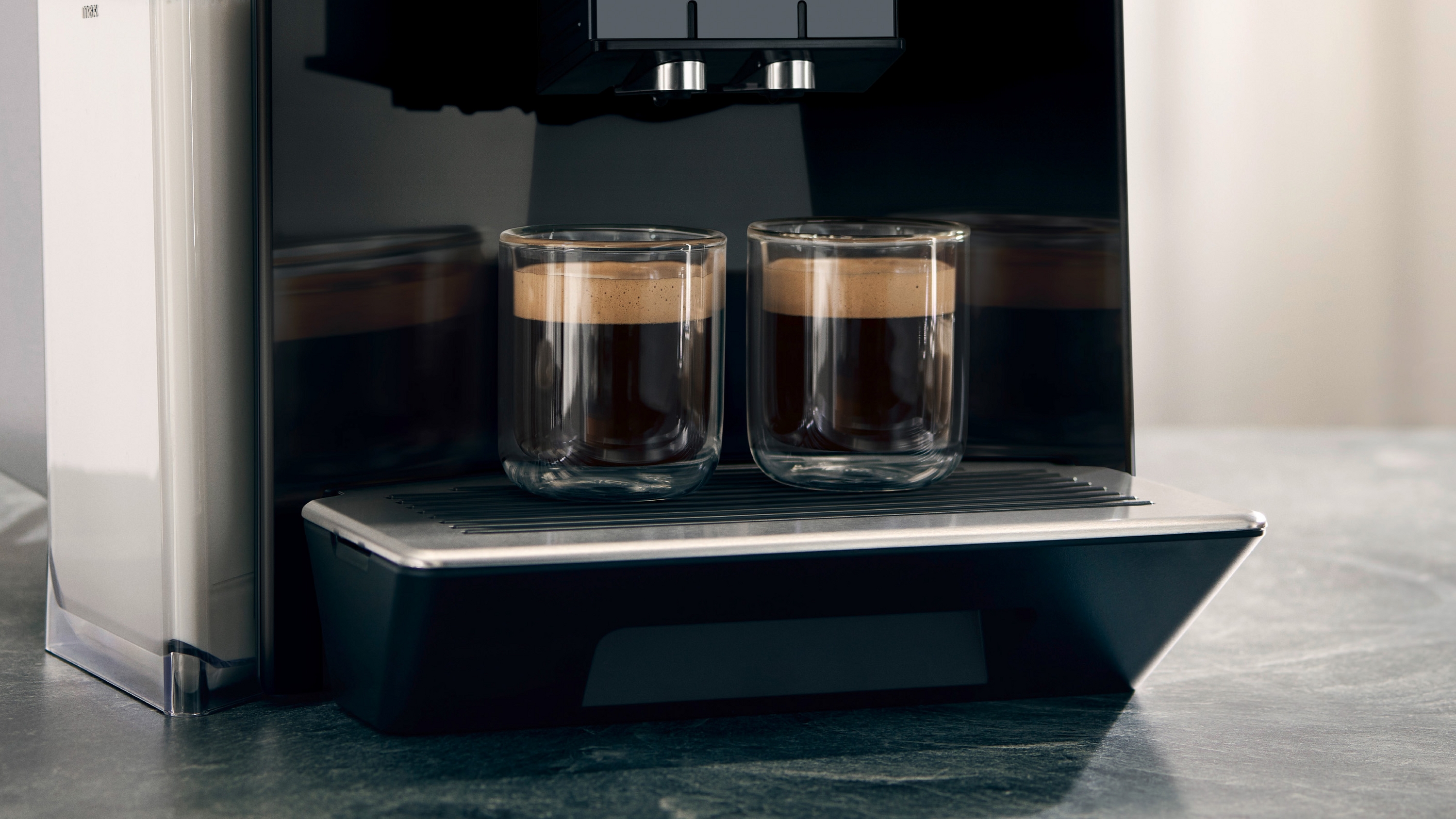 Aparat za espresso kafu EQ900 Siemens automatski u crnoj boji TQ903R09