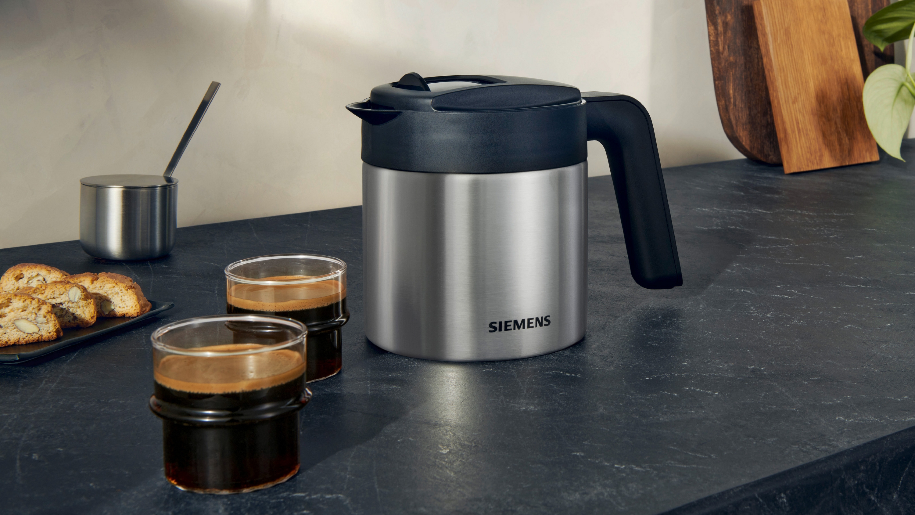 Aparat za espresso kafu EQ900 Siemens automatski u crnoj boji TQ903R09