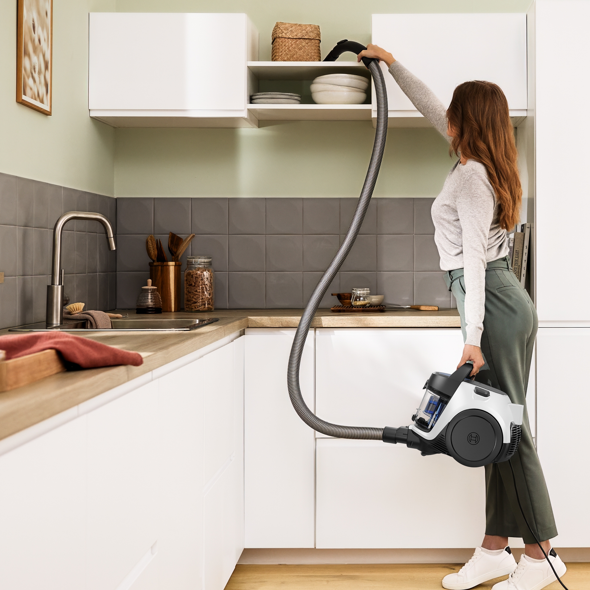 Series 2, Bagless vacuum cleaner, White, BGC05LW2